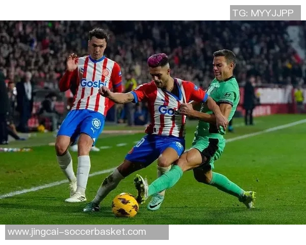 中超激情对决巴黎圣日耳曼大胜马竞帽子戏法引发全场狂欢 中超激情对决巴黎圣日耳曼大胜马竞帽子戏法引发全场狂欢