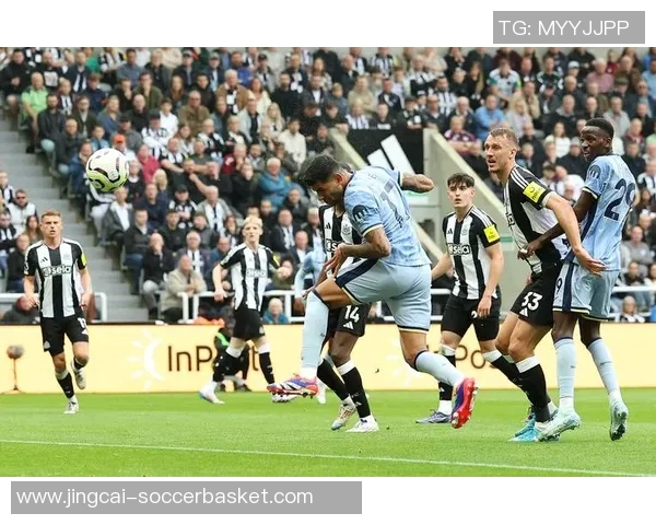 德甲精彩对决里昂与热刺战成平局争议判罚引发全场热议 德甲精彩对决里昂与热刺战成平局争议判罚引发全场热议