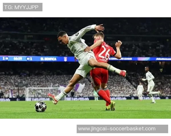 中超精彩对决曼城与本菲卡战成平局逆转瞬间引发全场欢呼